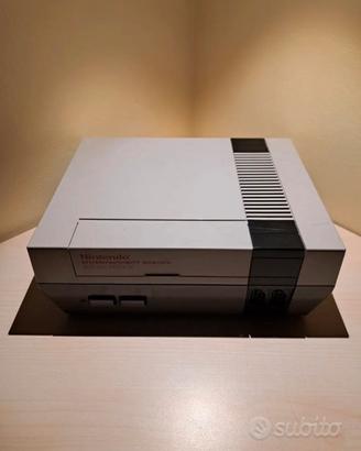 NINTENDO NES + 2 PAD + ACCESSORI (TRUFFA)