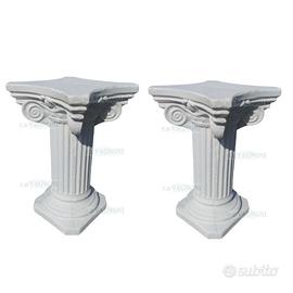 Coppia di colonne capitelli per tavolo