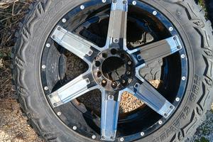 33 12.5 r20 CERCHI E GOMME DOGER