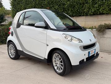 Smart ForTwo 1000 52 kW MHD coupé Passion.