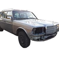 Mercedes W123 200T Demolita - Per Ricambi
