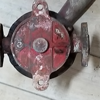 Vecchia pompa meccanica anni 50/60
