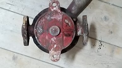 Vecchia pompa meccanica anni 50/60