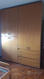 Armadio a 4 ante  4 cassetti con letto e comodino.