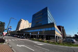 Prestigioso ufficio palazzo di vetro meda