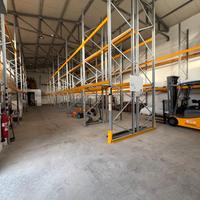 Capannone logistico pronto all'uso attrezzato