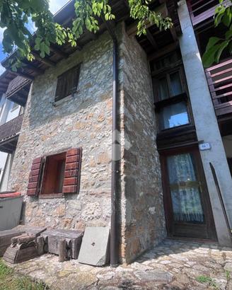 CASA SEMINDIPENDENTE A ANDREIS