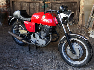 Laverda 750 sf del 1971 da restaurare