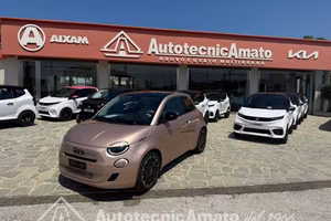 Fiat 500 Berlina Hybrid La Prima