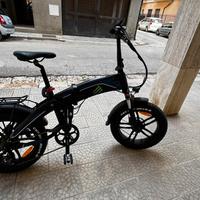 Bici elettrica pari  VR 46 colorazione Yamaha