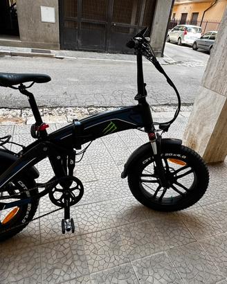 Bici elettrica pari  VR 46 colorazione Yamaha