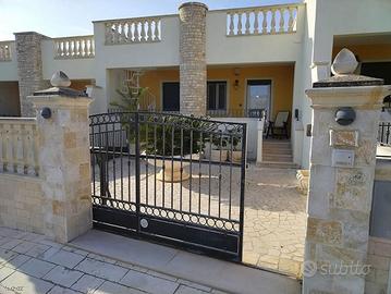 VILLETTA POSEIDONE A SOLI 100m SPIAGGIA PESCOLUSE