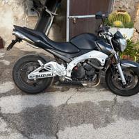 Suzuki gsr 600