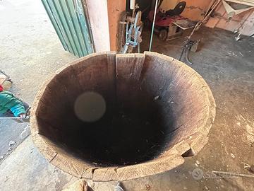 Tino alto in legno di rovere.