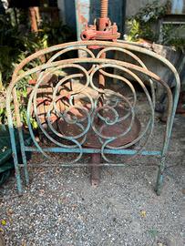 Antico letto in ferro battuto struttura antiquario