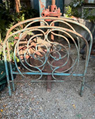 Antico letto in ferro battuto struttura antiquario