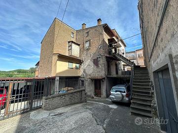2 LOCALI A VITERBO