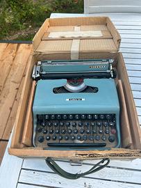 Macchina da scrivere Olivetti Lettera 22