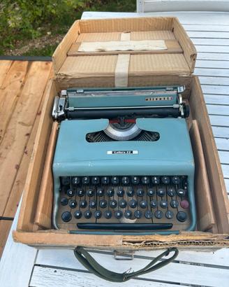 Macchina da scrivere Olivetti Lettera 22