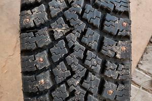 2 pneumatici invernali chiodati