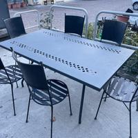 Tavolo da giardino con sedie