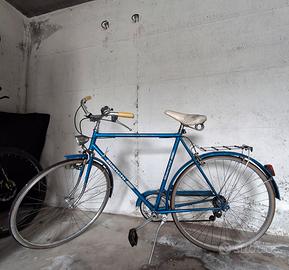 Bici da città antica marca  Bianchi. 