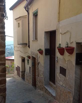 Piccolo trilocale arredato