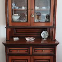 Credenza antica in noce