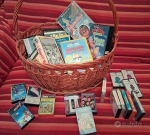Musicassette e videocassette VHS vintage blocco