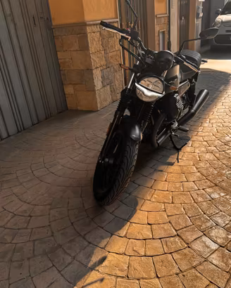 MOTO GUZZI V7 STONE 850 (Euro5) - solo 5.000 km.