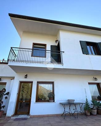 3 LOCALI A SPERLONGA