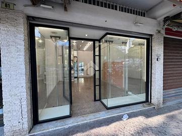 NEGOZIO A CESENATICO