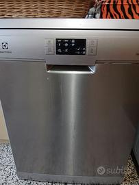 LAVASTOVIGLIE ELECTROLUX