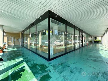 NEGOZIO A DESENZANO DEL GARDA