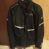 giubbino e casco moto