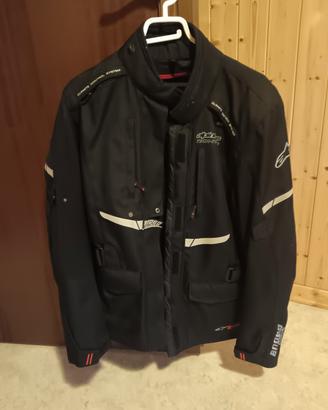 giubbino e casco moto