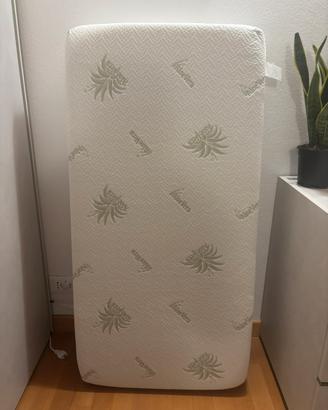 Materasso piumone lenzuola e cuscino lettino