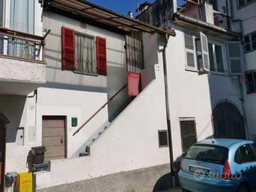 Casa di paese su due livelli