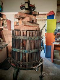 Torchio per uva manuale vintage