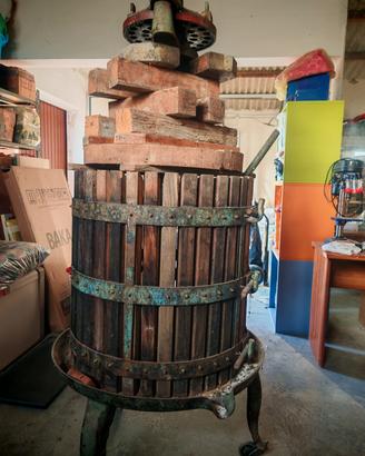 Torchio per uva manuale vintage