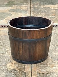 Tino in legno con fasce di metallo, restaurato.