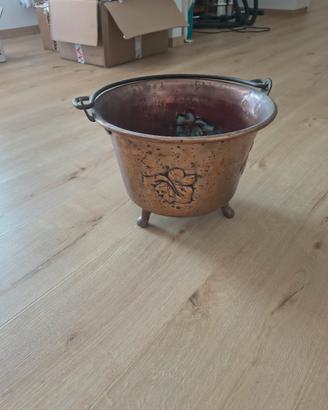Vaso in rame lavorato