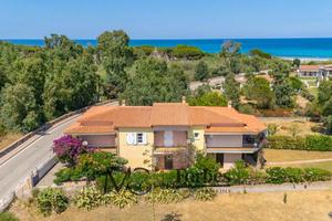 Budoni | Villetta bifamiliare con giardino a due p