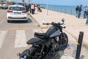 MOTO CUSTOM PARI AL NUOVO