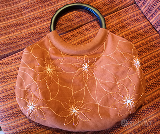 Borsa in tessuto e perline mai usata