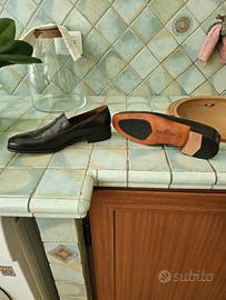 Scarpe tipo mocassino in pelle nuove