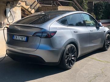 Tesla model Y PERFORMANCE