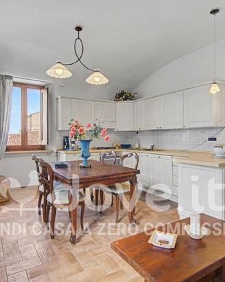 Appartamento di 90 m² con 4 locali a Loreto