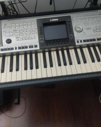 Tastiera Yamaha o Korg