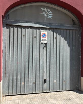 Portone basculante in lamiera zincata